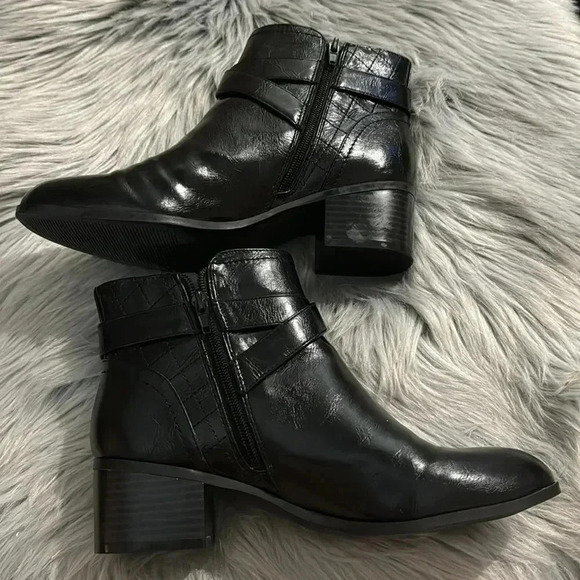 Unisa Payta Black Buckle Leather Boots  Bootie Size 9 Block Heel Fall EUC School - Picture 5 of 14